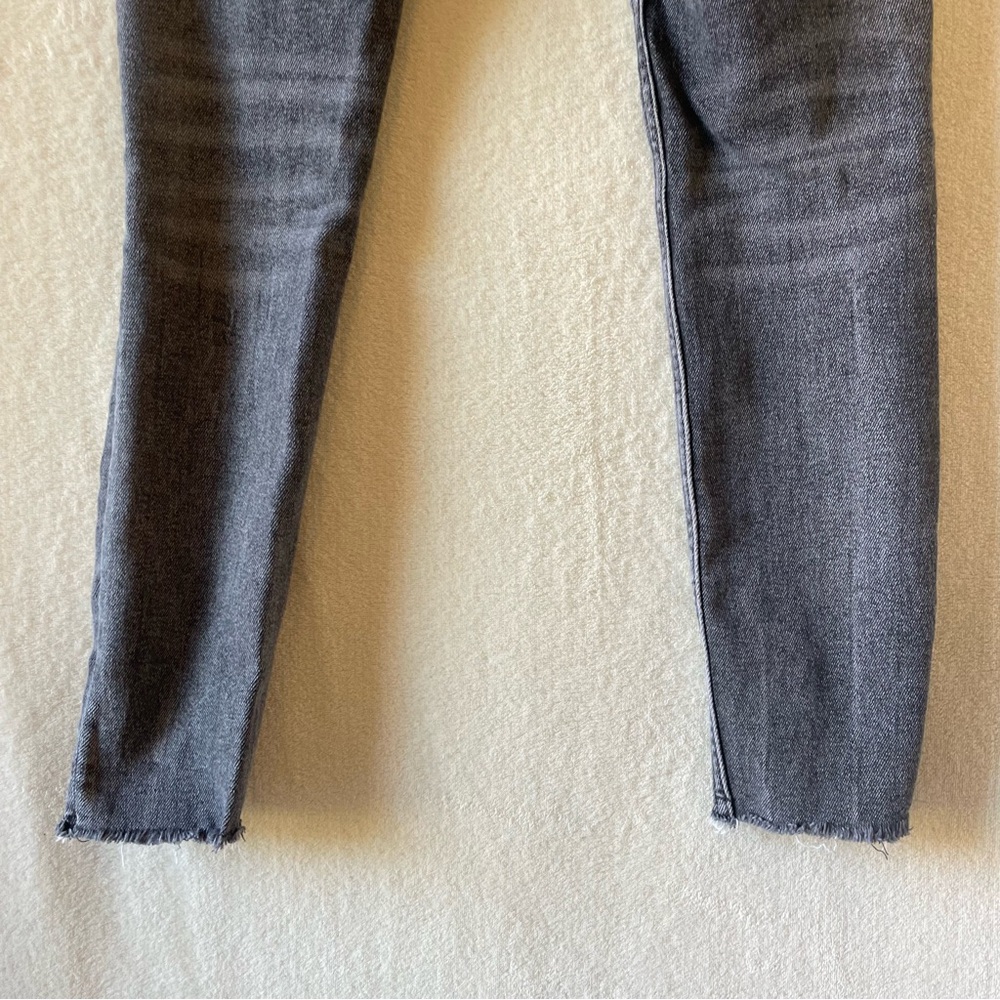 Zara Mid Rise Skinny Jeans Distressed Stretch Womens 2 Faded Black Raw Hem - Picture 9 of 13